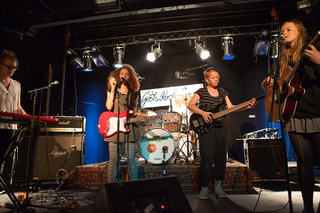Band auf der Bühne beim Girls Rock Camp